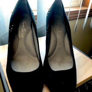 Decorative wedge black suede shoes